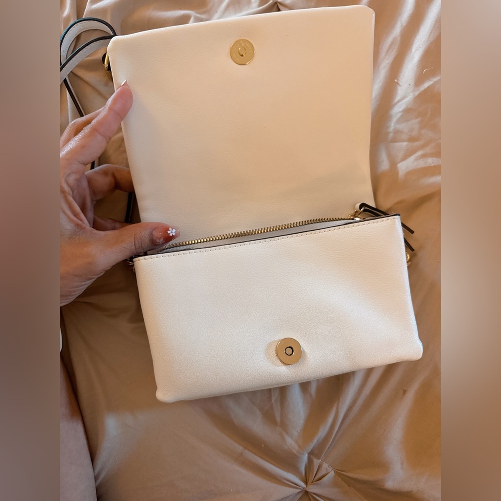 Nine West Elegant White Crossbody Bag with Gold Chain - Picture 5 of 7